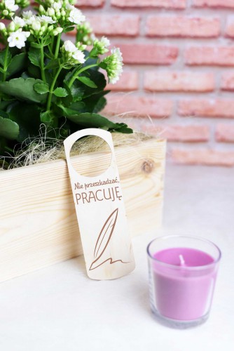 Drewniana zawieszka na drzwi, upominek dla pracusia, zawieszka 05 - zdjęcie 2