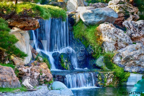 A small waterfall in a garden - zdjęcie 1