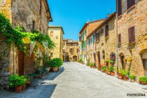 street of medieval Pienza town in Tuscany. Italy Naklejkomania - zdjecie 1 - miniatura