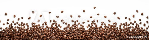 Panoramic coffee beans border isolated on white background with copy space - zdjęcie 1