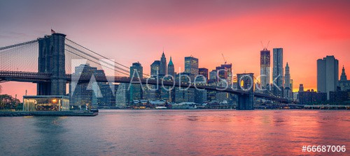Brooklyn bridge and Manhattan at dusk - zdjęcie 1