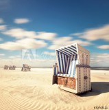 einsamer Strandkorb am Meer Naklejkomania - zdjecie 1 - miniatura