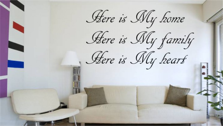 683 Napisy na ścianę naklejki scienne Here is my family home and heart Naklejkomania - zdjecie 1