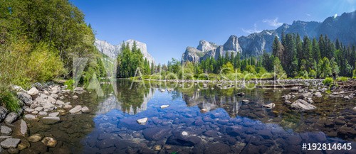 Yosemite Valley with Merced river in summer, California, USA - zdjęcie 1