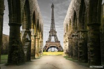vista della Torre Eiffel da rovine storiche Naklejkomania - zdjecie 1 - miniatura