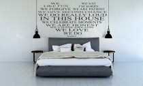 724 Naklejka ścienna napisy w kształcie serca do sypialni In this house We celebrate moments We love Naklejkomania - zdjecie 1 - miniatura