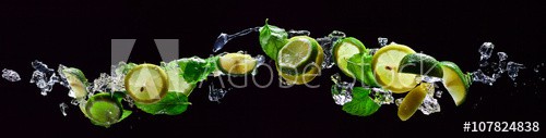lime and lemon pieces with peppermint