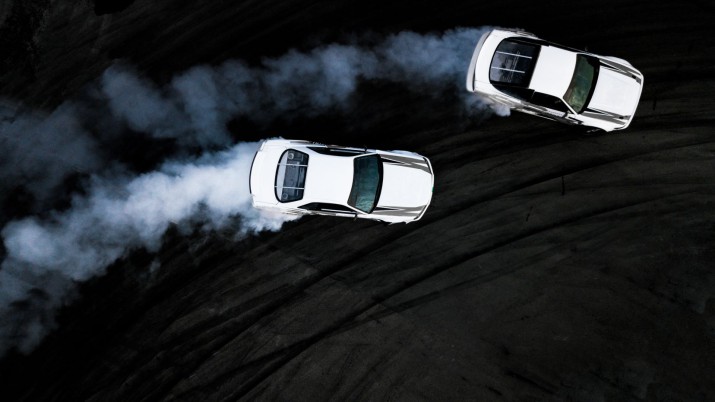 Fototapety na ścianę driftujące samochody 42432 - zdjęcie 2