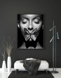 Plakat na ścianę poster kobieta z motylem na ustach monochrom 61547 Naklejkomania - zdjecie 2 - miniatura