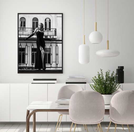 Plakat na ścianę poster kobieta na balkonie b&amp;amp;amp;amp;amp;w 61553 - zdjęcie 2