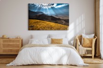Obraz na ścianę Widok na złotą polanę - pejzaż gór, traw i błękitnego nieba 92123 Naklejkomania - zdjecie 3 - miniatura