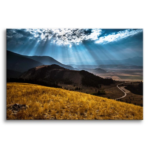 Obraz na ścianę Widok na złotą polanę - pejzaż gór, traw i błękitnego nieba 92123 Naklejkomania - zdjecie 1