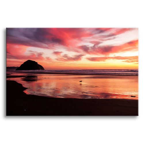 Obraz do salonu Czerwone niebo - pejzaż z zachodem słońca nad morzem i plażą 92117
