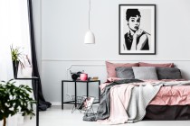Plakat na ścianę  Audrey Hepburn - czarno-biały portret szykownej kobiety 91027 Naklejkomania - zdjecie 2 - miniatura