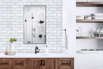 Panel szklany do łazienki Białe cegły - jasna surowa ściana w szarościach 93041 Naklejkomania - zdjecie 1 - miniatura