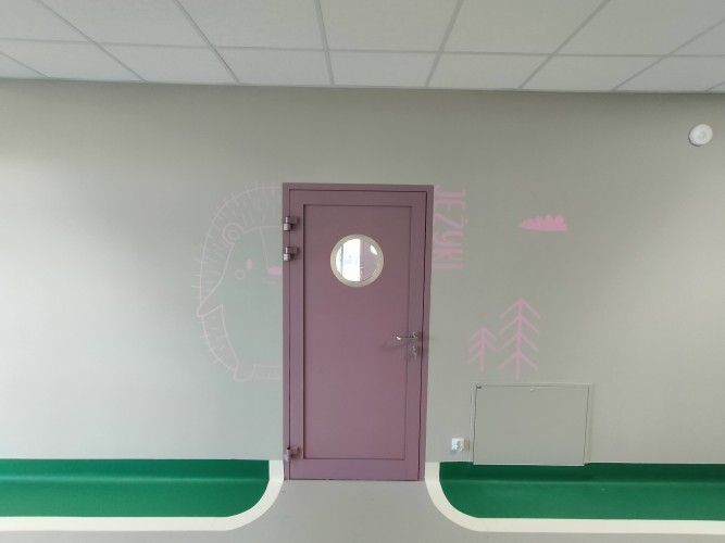 Naklejki na ściany przy drzwiach w przedszkolu: Grupa jeżyki 64704 - zdjęcie 3