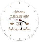 Grawerowany zegar z białej płyty HDF dla dziadków z serduszkami i napisem o superbohaterach 25513 Naklejkomania - zdjecie 1 - miniatura