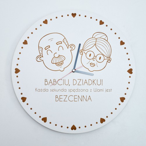 Grawerowany zegar z białej płyty HDF dla dziadków z cytatem i sercami 25508 - zdjęcie 3