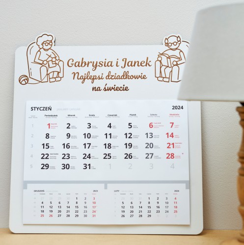 Personalizowany, grawerowany kalendarz na dzień babci i dziadka - dziadkowie w fotelach 81004 Naklejkomania - zdjecie 1