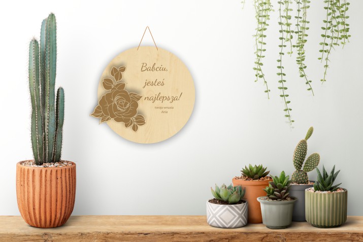 Okrągła, drewniana zawieszka dla najlepszej babci z przestrzenną różą i personalizowanym podpisem 81214 - zdjęcie 2