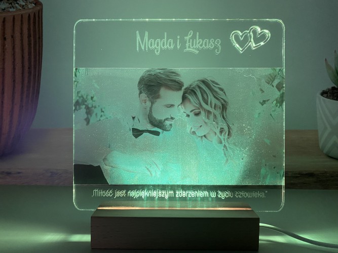 Lampka zmieniająca kolor z Twoim zdjęciem, personalizowanymi imionami i grawerunkiem o miłości - prezent na rocznice, walentynki, dla zakochanych 26016