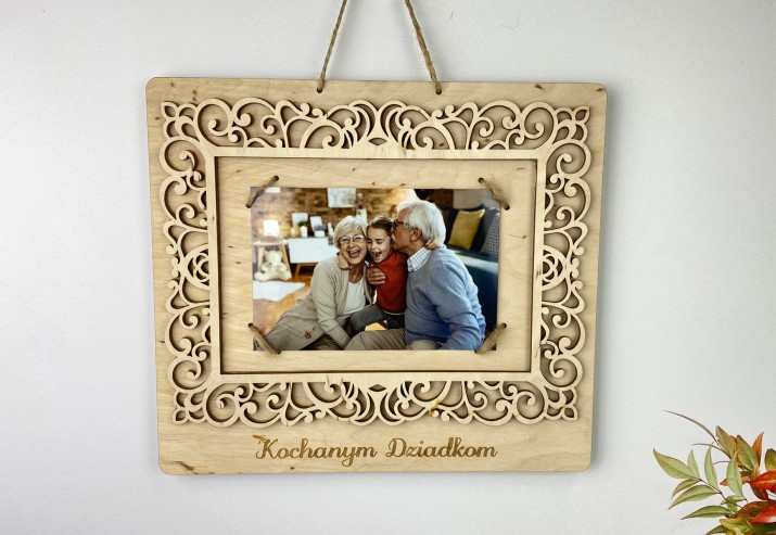 Drewniana, zdobna ramka na zdjęcie dla babci i dziadka z dedykacją 26001
