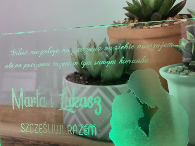 Lampka zmieniająca kolor z sentencją o miłości i personalizowanymi imionami - prezent na rocznice, walentynki, dla zakochanych 26015 - zdjęcie 2