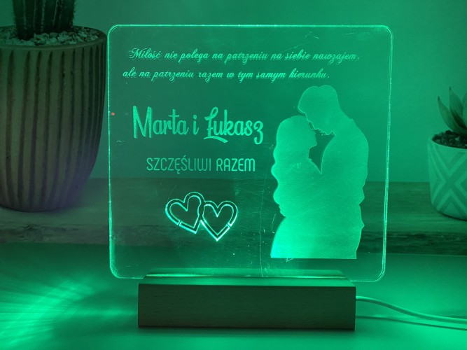 Lampka zmieniająca kolor z sentencją o miłości i personalizowanymi imionami - prezent na rocznice, walentynki, dla zakochanych 26015 - zdjęcie 4