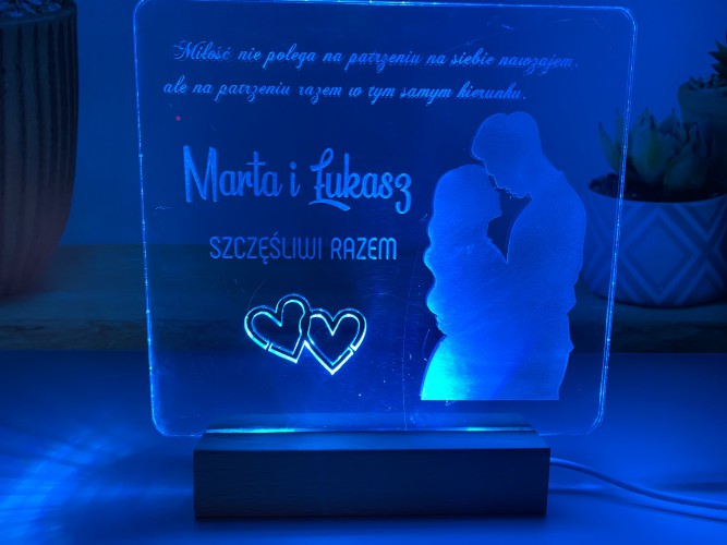 Lampka zmieniająca kolor z sentencją o miłości i personalizowanymi imionami - prezent na rocznice, walentynki, dla zakochanych 26015 - zdjęcie 3