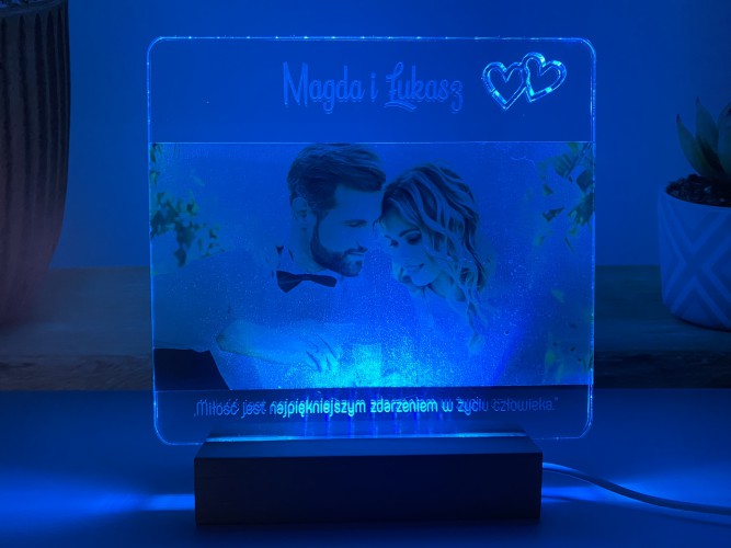 Lampka zmieniająca kolor z Twoim zdjęciem, personalizowanymi imionami i grawerunkiem o miłości - prezent na rocznice, walentynki, dla zakochanych 26016 - zdjęcie 2