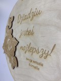 Okrągła, drewniana zawieszka dla najlepszej babci z przestrzenną różą i personalizowanym podpisem 81214 Naklejkomania - zdjecie 3 - miniatura
