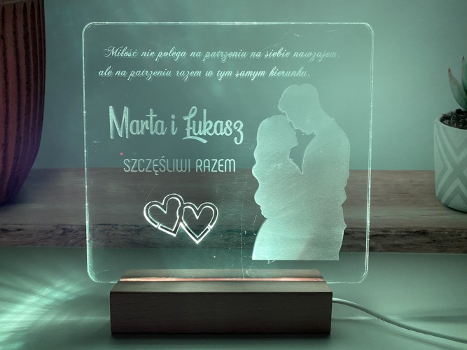 Lampka zmieniająca kolor z sentencją o miłości i personalizowanymi imionami - prezent na rocznice, walentynki, dla zakochanych 26015