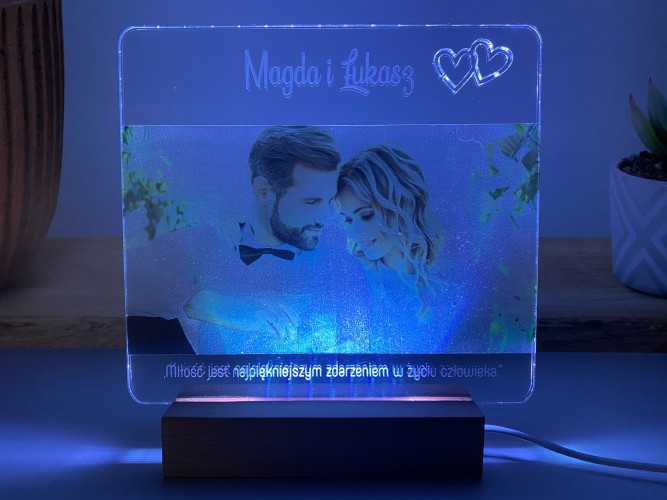Lampka zmieniająca kolor z Twoim zdjęciem, personalizowanymi imionami i grawerunkiem o miłości - prezent na rocznice, walentynki, dla zakochanych 26016 - zdjęcie 5