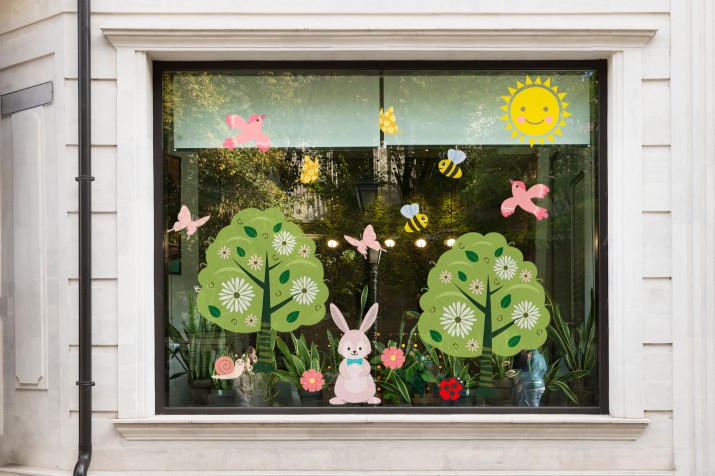 Dwustronne naklejki na szybę wielokrotnego użytku na okno wiosenne - zwierzątka wśród drzew i kwiatów 25603