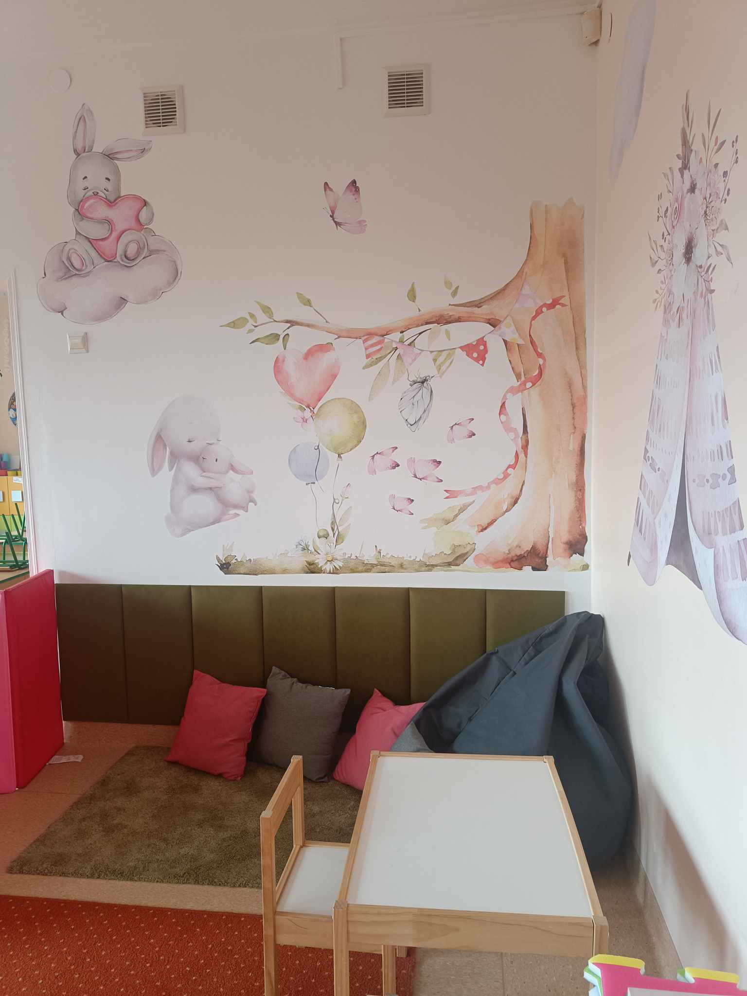 Przedszkole nr 43 "Jantarek" w Gdyni - oklejanie sal naklejkami