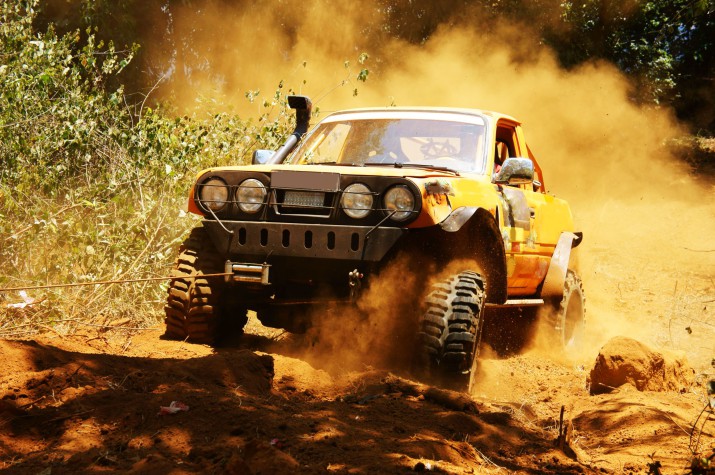 Fototapeta Monster truck w piasku 81163 - zdjęcie 2