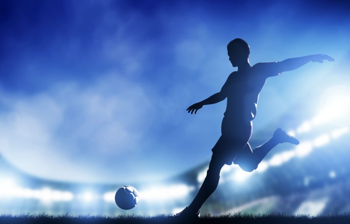 Football, soccer match. A player shooting on goal 81190 - zdjęcie 2