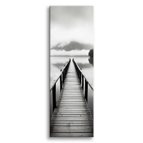 Relaksujący czarno-biały obraz na płótnie | Drewniany most nad Jeziorem 20869 Naklejkomania - zdjecie 1