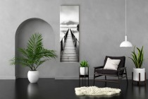 Relaksujący czarno-biały obraz na płótnie | Drewniany most nad Jeziorem 20869 Naklejkomania - zdjecie 3 - miniatura