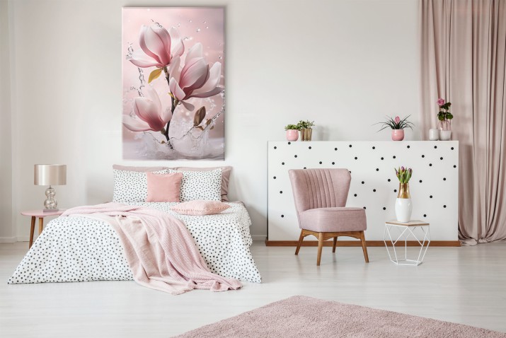 Romantyczny obraz z różową magnolią w wodzie | Kwiatowy wzór idealny do sypialni 20884 - zdjęcie 3