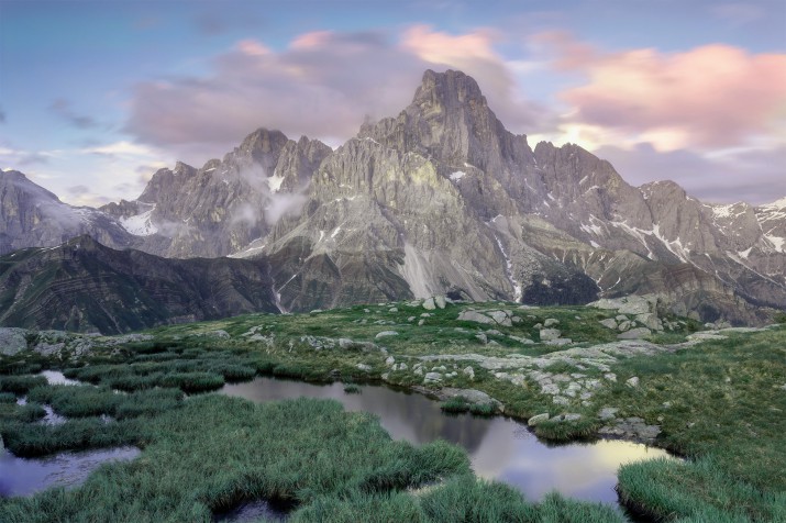 Fototapeta Dolomity: Majestatyczne Góry o Zachodzie Słońca | Tapeta z Motywem Gór- dekoracja ścienna do sypialni, salonu 21333 - zdjęcie 2