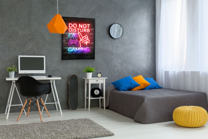 Plakat dla gracza – neonowy napis  Do Not Disturb I&amp;amp;#039;m Gaming | Dekoracja do pokoju gamera | Prezent dla fana gier 23448 - zdjęcie 6