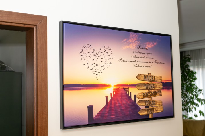 Elegancki Obraz w Ramie- Inspirujący cytat o rodzinie z imionami  | Wyjątkowa dekoracja ścienna do salonu, sypialni | Personalizowany obraz na płótnie 20775 - zdjęcie 4