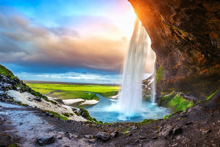 Relaksująca fototapeta z wodospadem Seljalandsfoss | Krajobraz Islandii o Zachodzie Słońca 81494 - zdjęcie 2