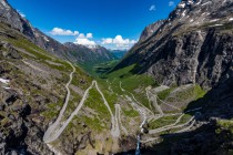 Fototapeta- majestatyczne góry i kręte drogi Skandynawii | Widok na Norweską Drogę Trolli | Górski Krajobraz, Malowniczy pejzaż Norwegii 81466 Naklejkomania - zdjecie 2 - miniatura