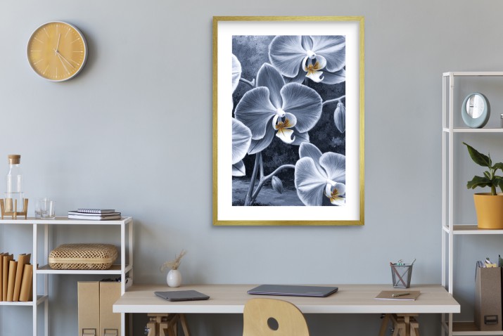 Plakat ze storczykiem w chłodnych barwach | Elegancka dekoracja ścienna z fioletową orchideą 82016 - zdjęcie 2