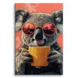Śmieszny obraz na płótnie – Koala z kubkiem kawy | Dekoracja ścienna do pokoju nastolatka, kuchni, kawiarni O94118 - miniaturka 1