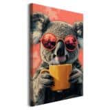 Śmieszny obraz na płótnie – Koala z kubkiem kawy | Dekoracja ścienna do pokoju nastolatka, kuchni, kawiarni O94118 - miniaturka 2