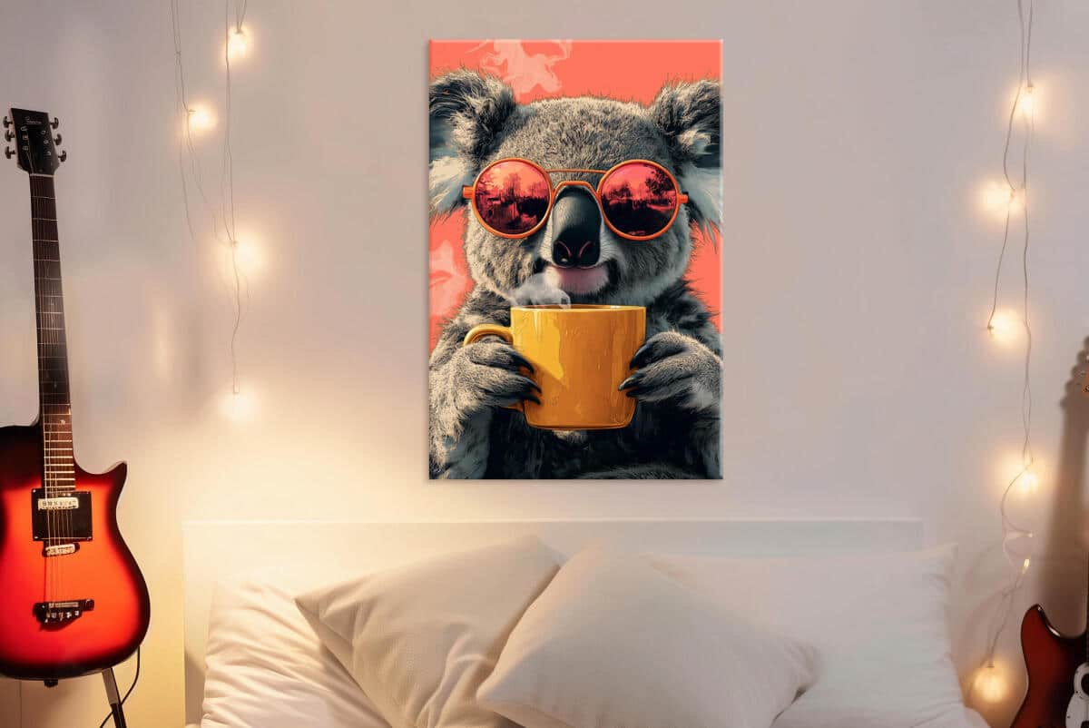 Śmieszny obraz na płótnie – Koala z kubkiem kawy | Dekoracja ścienna do pokoju nastolatka, kuchni, kawiarni O94118 - zdjęcie 4
