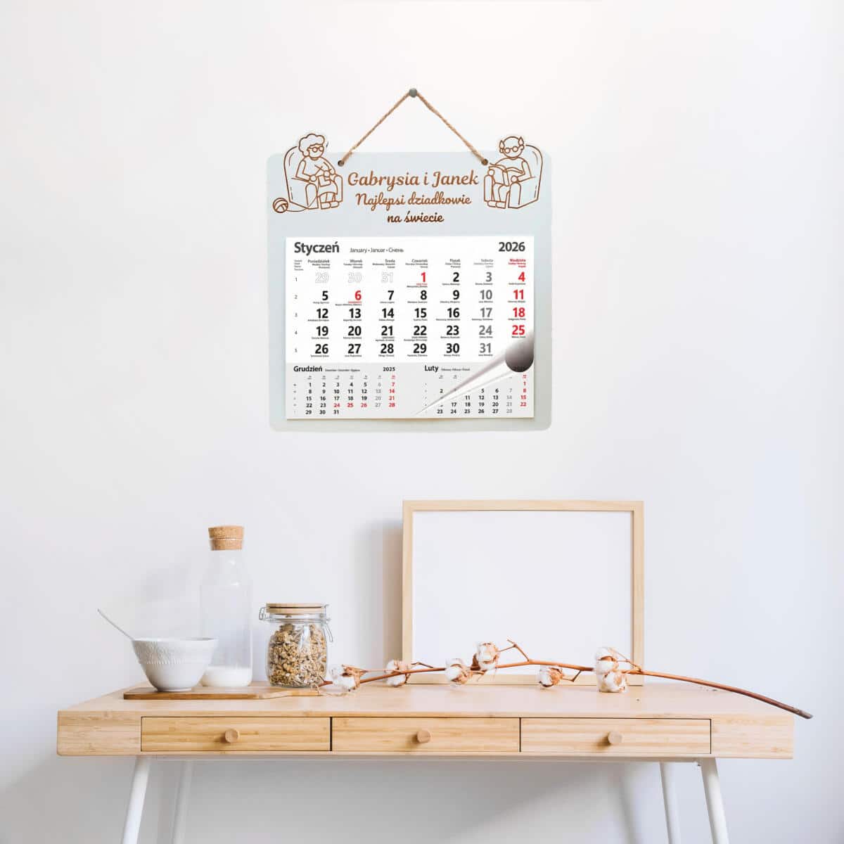 Personalizowany, grawerowany kalendarz na dzień babci i dziadka - dziadkowie w fotelach 81004 - zdjęcie 4